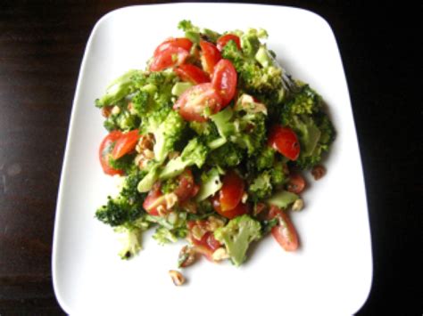 fresh-broccoli-and-tomato-salad-tasty-kitchen image