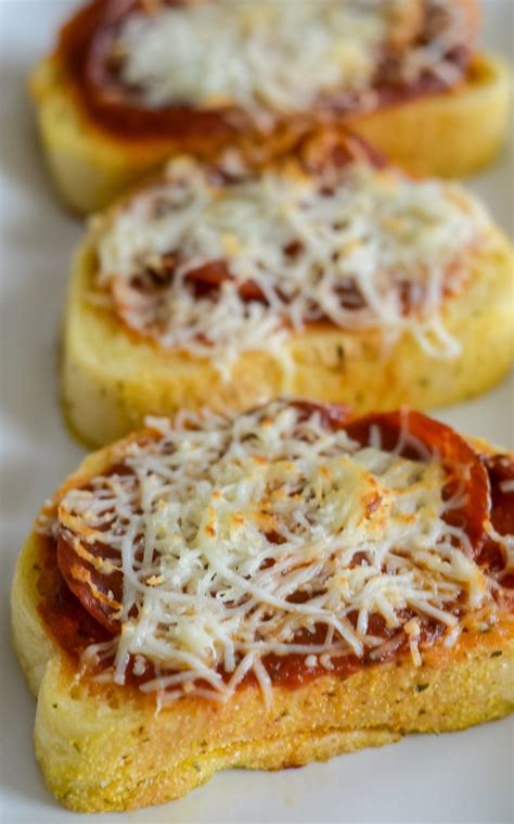 garlic-bread-pizza-mommy-hates-cooking image