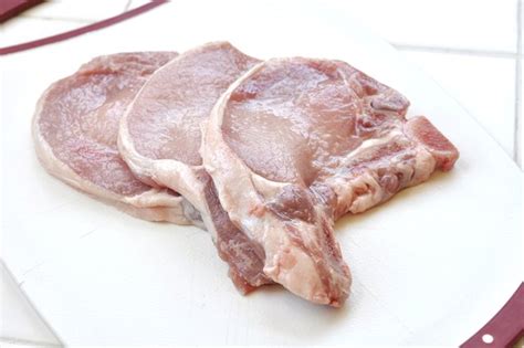 how-to-cook-thin-cut-breakfast-pork-chops-livestrong image