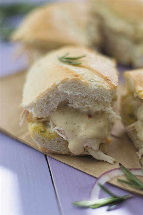 chicken-alfredo-garlic-bread-sandwiches-naive-cook image