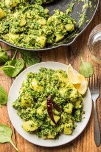 potato-spinach-curry-aloo-palak-connoisseurus-veg image