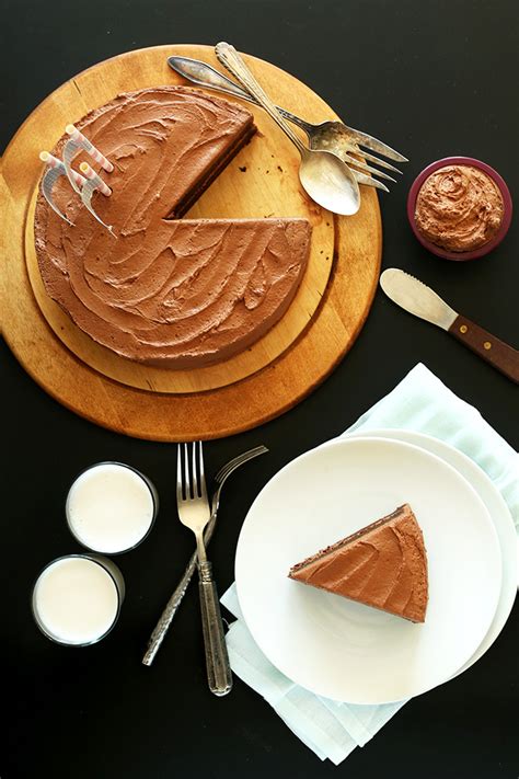 simple-vegan-chocolate-cake-minimalist-baker image