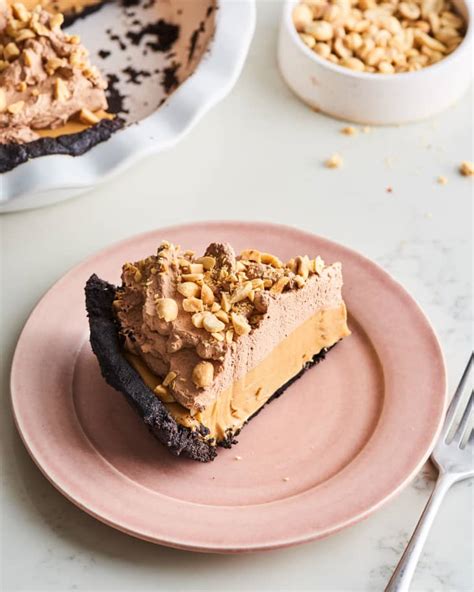 no-bake-peanut-butter-pie-with-chocolate-whipped-cream image