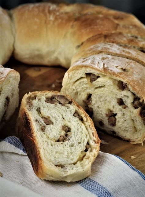 sicilian-sausage-bread-bignolati-mangia-bedda image