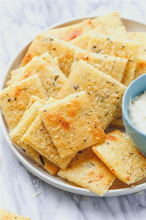 low-carb-cheese-crackers-recipe-eatwell101 image