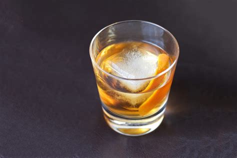 how-to-make-a-godfather-cocktail-recipe-included image