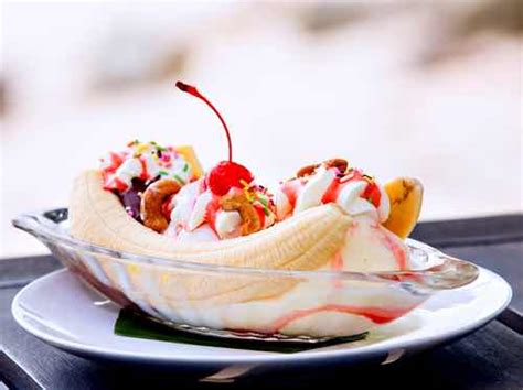 banana-split-recipes-original-ice-cream-parlor-splits image