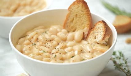 tuscan-white-bean-and-roasted-garlic-soup image