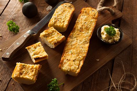recipe-gorgonzola-garlic-bread-from-the-vine image