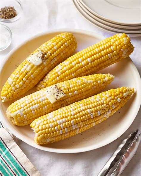 how-to-cook-corn-in-the-microwave-easy-3-minute image