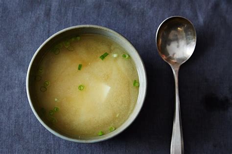 how-to-make-miso-soup-basic-japanese-cooking image