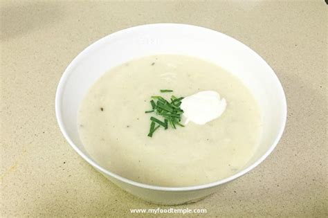cream-of-cauliflower-soup-myfoodtemplecom image
