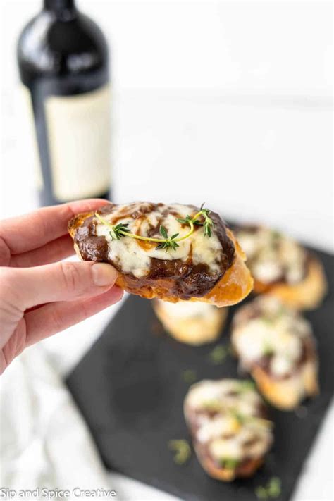 french-onion-crostini-appetizer-recipe-sip-and-spice image