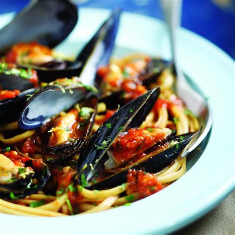 italian-mussels-pasta-eatingwell image