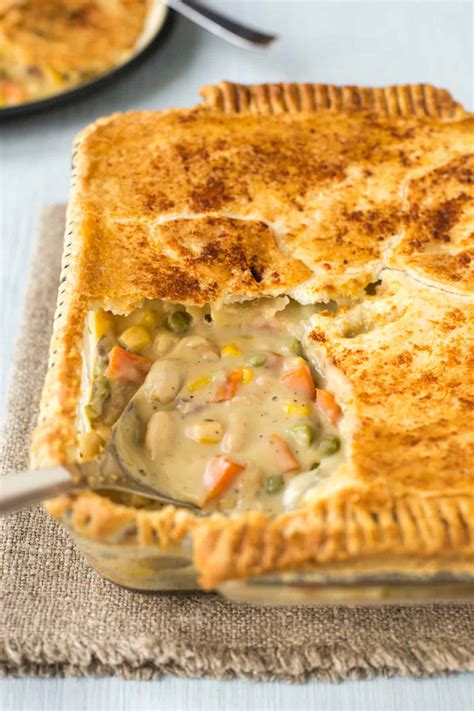 cheesy-vegetable-pie-with-puff-pastry-easy-cheesy image