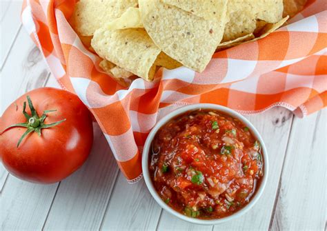 food-hussy-recipe-copycat-carlos-okellys-salsa image