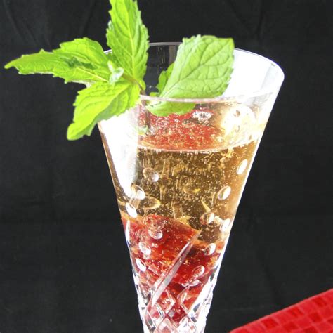 roasted-cranberry-and-champagne-sparkler image