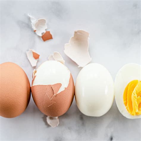 how-to-boil-eggs-so-they-come-out image