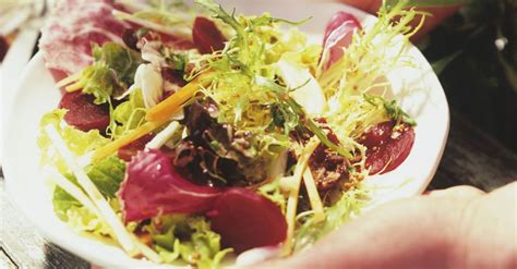 mixed-leaf-salad-recipe-eat-smarter-usa image
