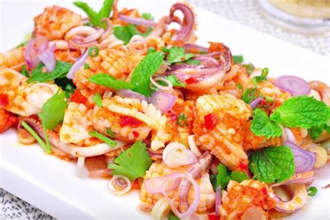 thai-spicy-squid-salad-phla-pla-muek-cookingrecipekh-blogger image