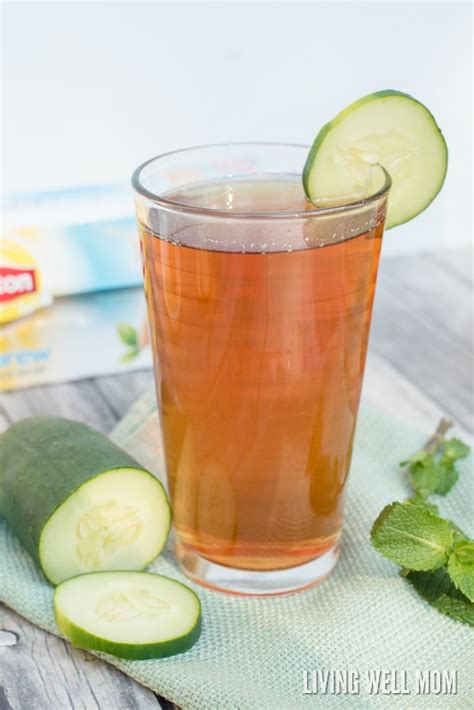 cucumber-mint-iced-tea-living-well-mom image