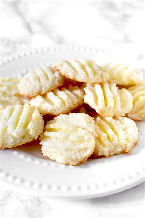 biscoitos-de-maizena-brazilian-cornstarch-cookies image