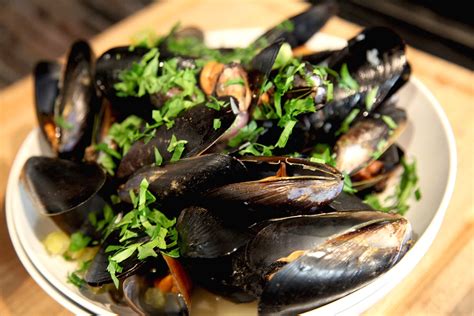 mussels-and-chips-moules-frites-food-safari image