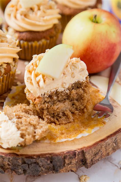 apple-crumble-cupcakes-annies-noms image