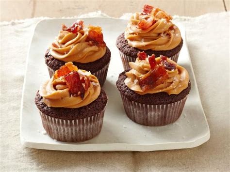 chocolate-bacon-cupcakes-with-dulce-de image