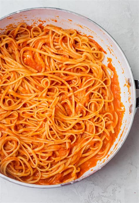 creamy-roasted-red-pepper-pasta-feelgoodfoodie image