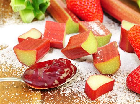 strawberry-rhubarb-freezer-jam-recipe-foodvivacom image