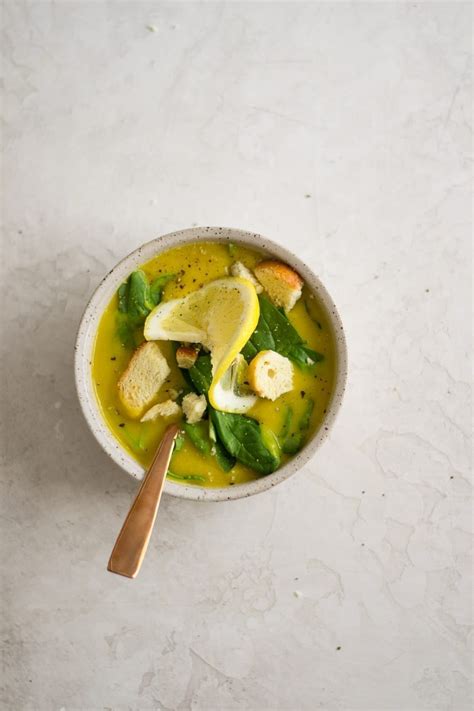 lemon-lentil-spinach-soup-sarcastic-cooking image