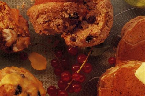 peachesn-cream-muffins-canadian-goodness-dairy image