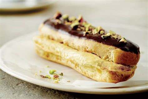 recipe-eclairs-with-pistachio-cream-style-at-home image