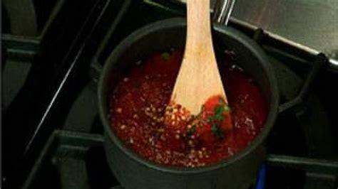 five-minute-spicy-marinara-recipe-rachael-ray-show image