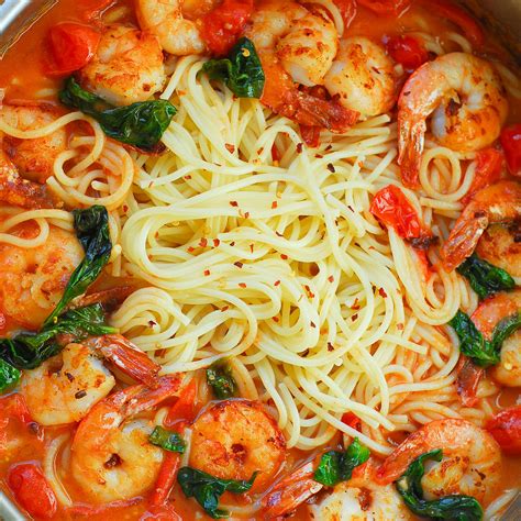 garlic-shrimp-pasta-in-red-wine-tomato-sauce image