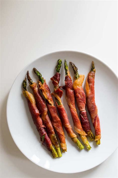 keto-prosciutto-wrapped-asparagus image