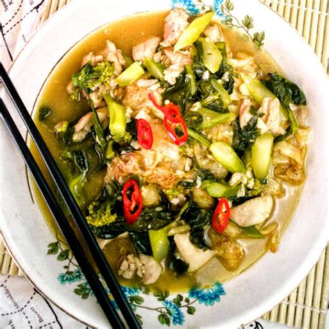 rad-na-thai-stir-fried-rice-noodles-with-gravy-taste-of image