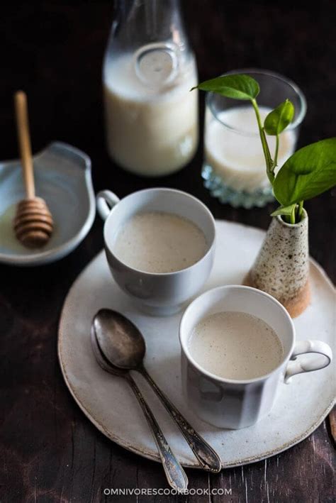 homemade-soy-milk-with-soy-milk-maker-豆浆 image