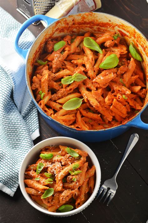 one-pot-penne-alla-vodka-with-sausage-host-the image
