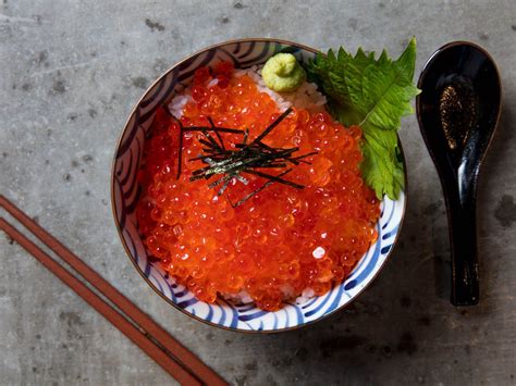 ikura-don-japanese-rice-bowl-with-salmon-roe image