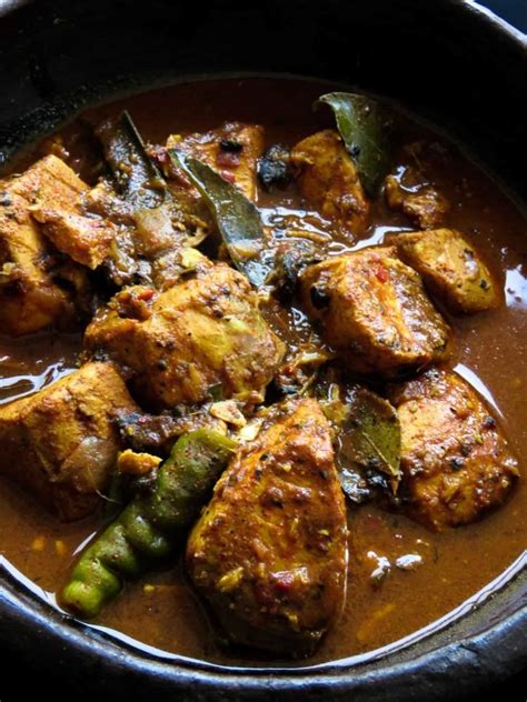 sri-lankan-red-chilli-fish-currythalapath-malu-mirisata image