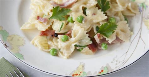 bow-tie-pasta-with-bacon-and-peas-recipe-eat-smarter image