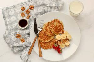 how-to-make-healthy-banana-pancakes-3-ingredient image