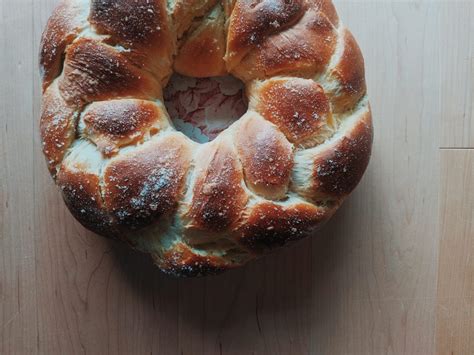 traditional-calabrese-cuzzupe-italian-easter-bread image