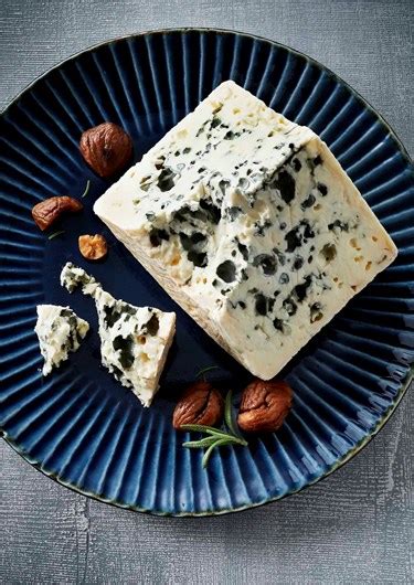 roquefort-everything-you-need-to-know-about image