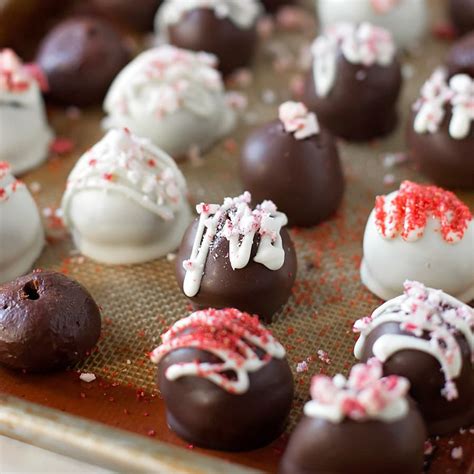 easy-peppermint-chocolate-truffles-5-minutes-prep-lil image