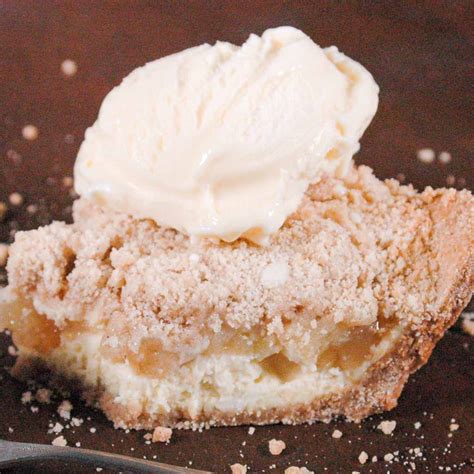 snickerdoodle-cream-cheese-apple-pie-easy-apple-pie image