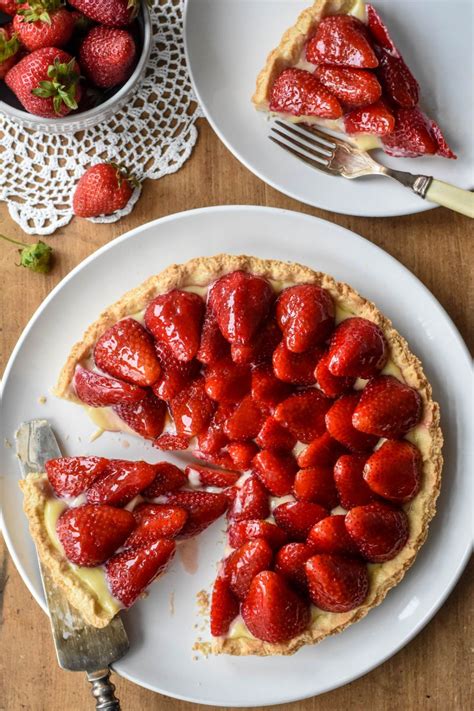 classic-french-strawberry-tart-tarte-aux-fraises image