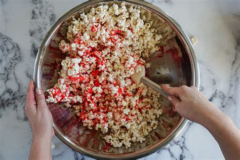 make-strawberry-flavored-popcorn-with-jello-crave-the-good image